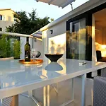Apartman First *