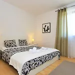 First Apartman Zára