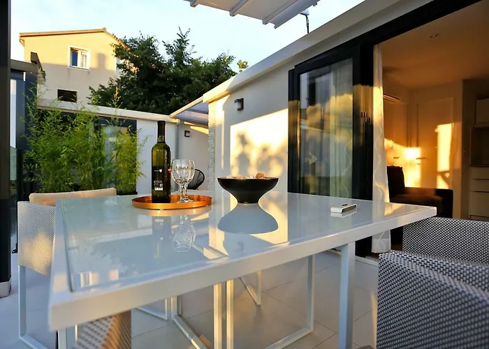 Apartament First *