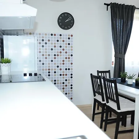 דירה First זאדאר